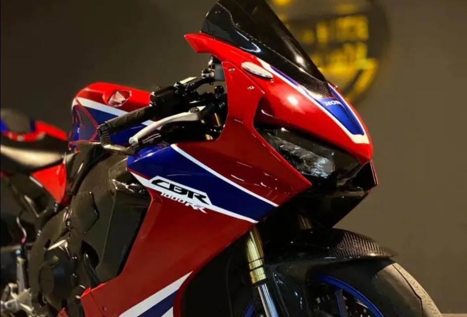 มอเตอร์ไซค์​2017 Honda CBR1000RR 2