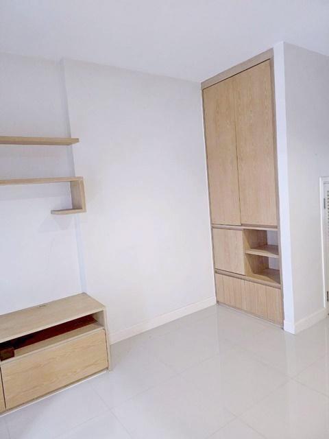 ถนนรามคำแหง 140–146 3นอน 3น้ำ ให้เช่าทาวน์เฮาส์หรู 3 ชั้น MRTสัมมากร 700 ม. รร.เตรียมน้อม 475.ม สุขาภิบาล3 วงแหวนตะวันออ 6