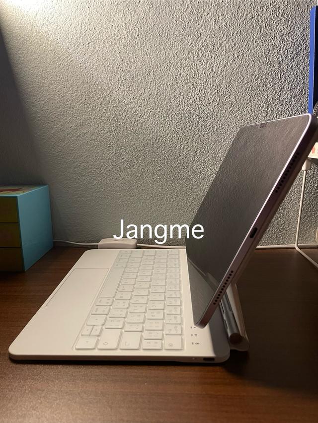 ้Magic Keyboard ของGOOJODOQ สีขาว
