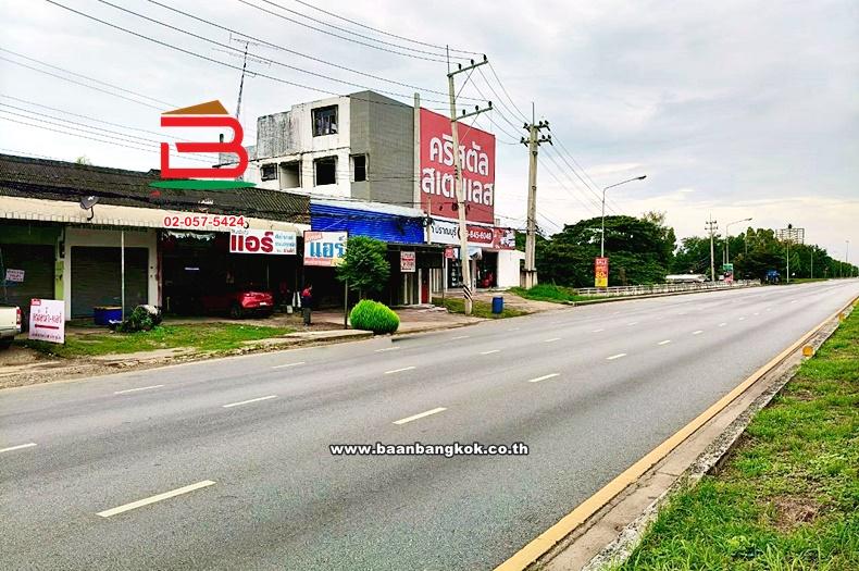 ที่ดินพร้อมสิ่งปลูกสร้าง เนื้อที่ 64.6 ตร.ว. ติดถนนเพชรเกษม ใกล้แยกปราณบุรี 9