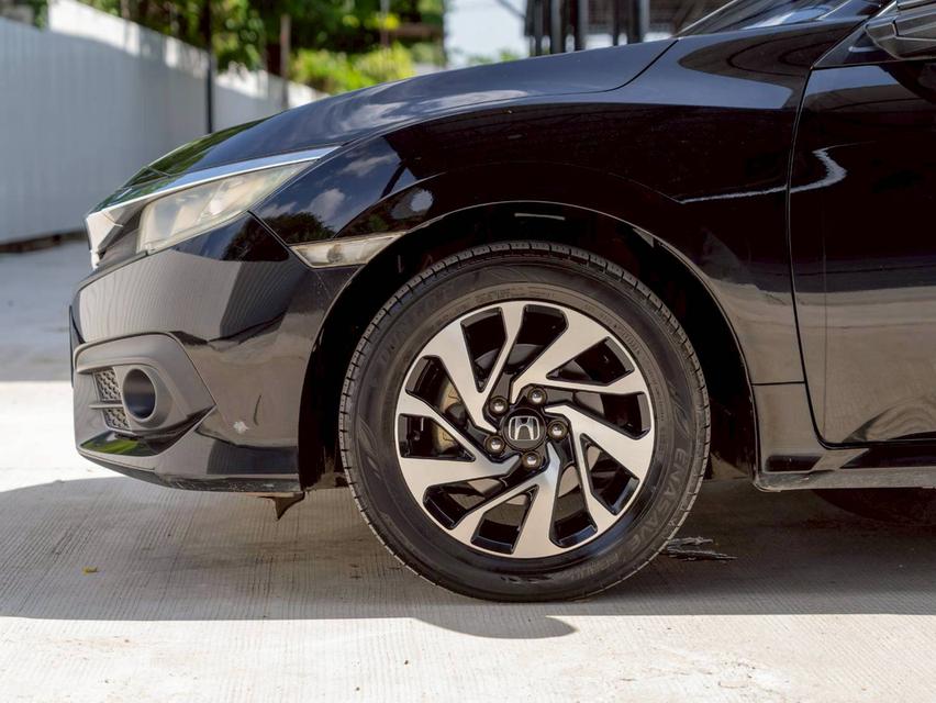 HONDA CIVIC 1.8EL ปีจด 2017 รับประกันหลังการขาย 3 ปี