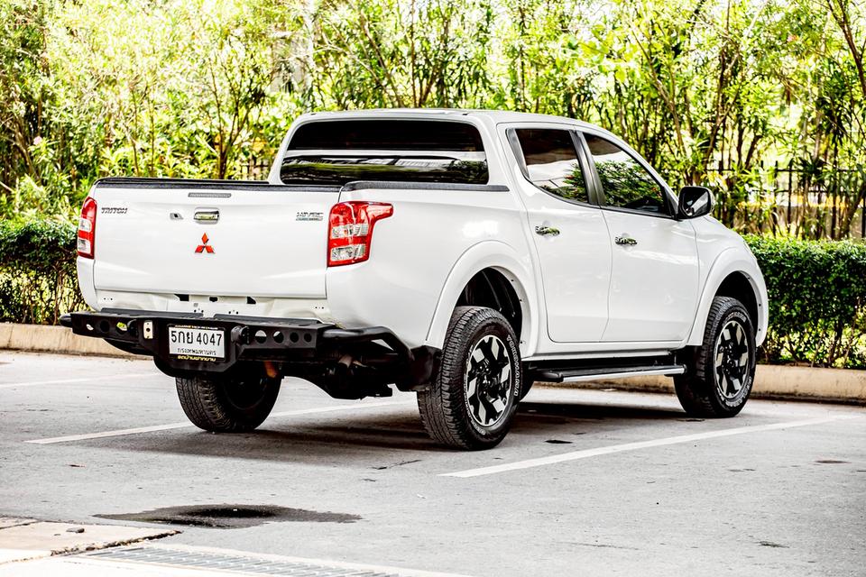 MITSUBISHI TRITON 2.4 MIVEC PLUS DOUBLE CAB 4x4 Auto ปี 2016 สีขาว รถสวยสภาพดี