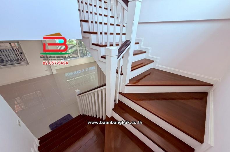 บ้านเดี่ยว เนื้อที่ 53 ตร.ว. หมู่บ้านชัยพฤกษ์ (ซอยวัดลาดปลาดุก) ถนนกาญจนาภิเษก ตำบลบางรักพัฒนา อำเภอบางบัวทอง นนทบุรี 10