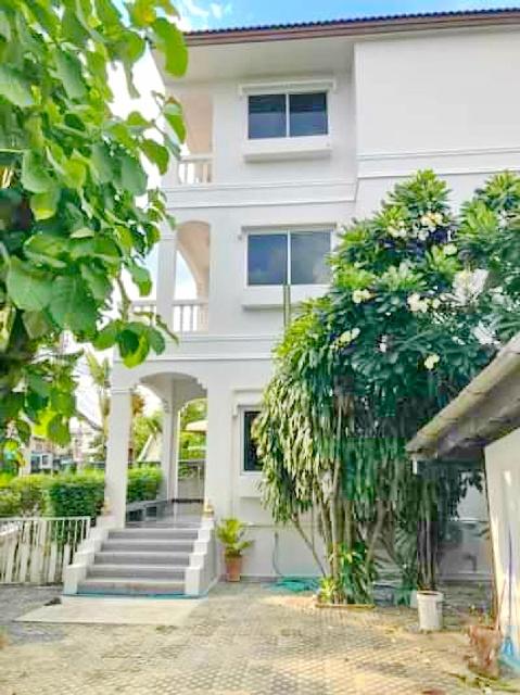 รร.นานาชาตินีวา 1.3 กม. 5นอน 5น้ำ โยธินพัฒนา CDC ศรีวรา นวมินทร์ 107-113 MRT พหลโยธิน นวมินทร์ 400ม. อาคารพาณิชย์ 3ชั้น  1