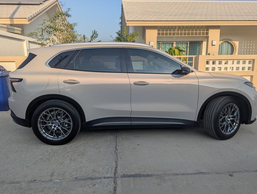 MG S 5,10/2025, 64 kWh lifetime battery warranty,premium insurance,new MG wallbox,9,5 Tkm, fully equipped,19-inch wheels,original price 1 Million Baht รูปที่ 3