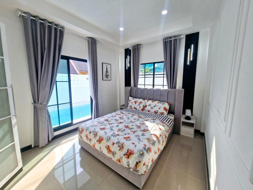 For rent pool villa Pattaya Land and house