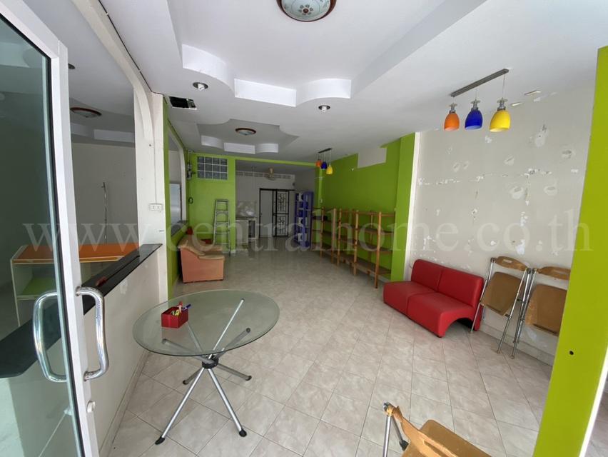 อาคารพาณิชย์ 3 ชั้น 3 คูหา บิ้วอินแล้ว ใกล้หาดจอมเทียน ชลบุรี  6
