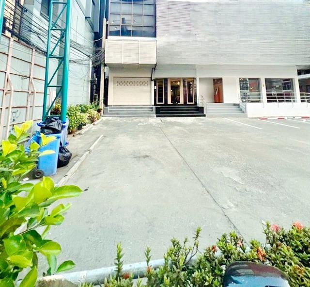 อาคารพาณิชย์ 5นอน อาคาร 6 ชั้นหลังมุม BTS สำโรง 200 ม. BIGC สำโรง2 350ม. ติดถนนสุขุมวิท เทพารักษ์ 22 ตร.ว..พร้อมที่จอดรถ 4