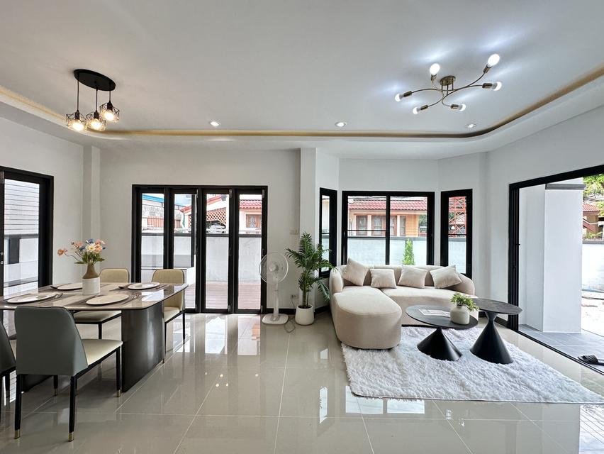 ฟลอร่าวิลล์ สุวินทวงศ์ 11