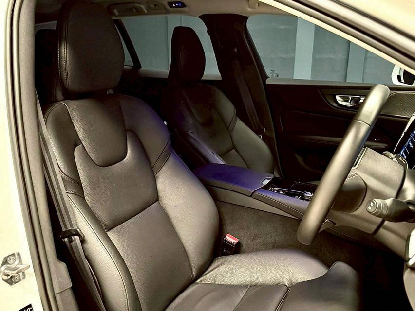 Volvo V60 T8 Inscription 4WD Wagon ปี 2020 7