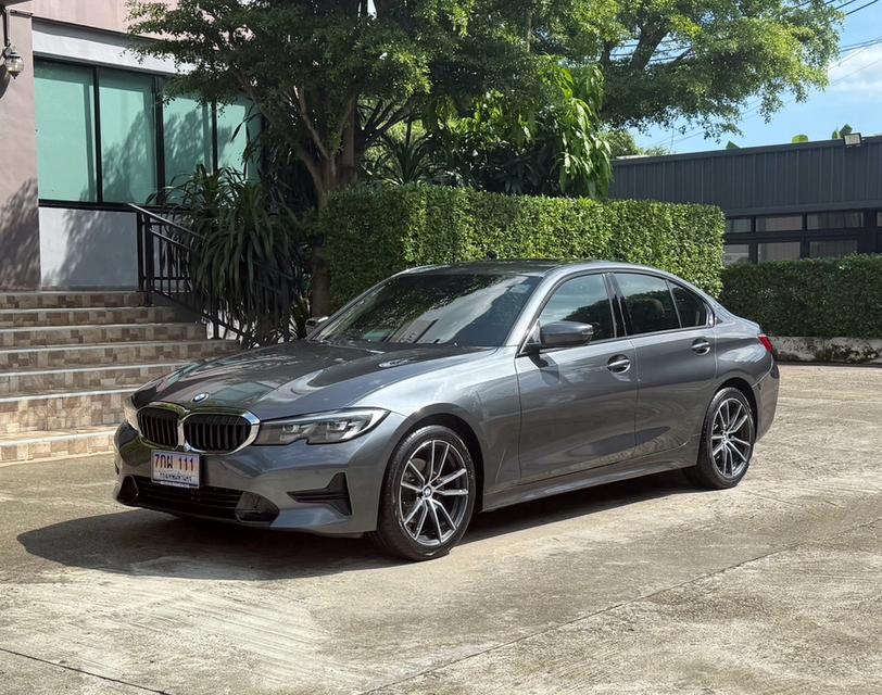 2020 BMW 320D LIMOUSINE รถมือเดียวออกป้ายแดง รถวิ่งน้อย เข้าศูนย์ทุกระยะ ไม่เคยมีอุบัติเหตุครับ