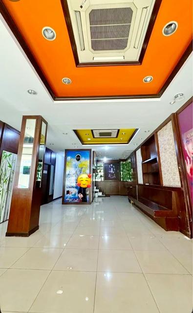 ให้เช่าอาคารพาณิชย์ 2 คูหา 5 ชั้น ตรงข้ามม.รามคำแหง 600 ม. 15แอร์ 14นอน MRT รามคำแหง 1.2 กม.รามคำแหง 37-45 2