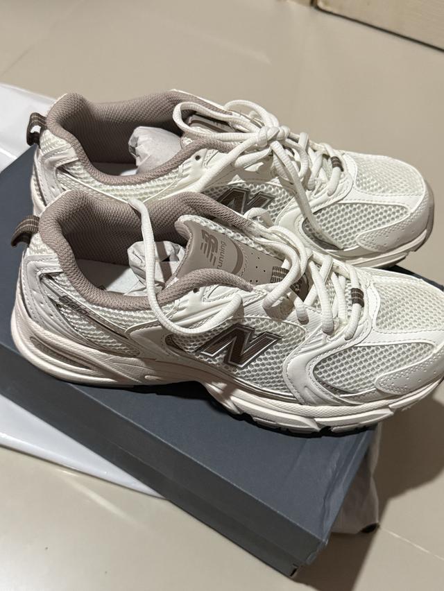 รองเท้าผ้าใบ new balance 530 สีเบจ