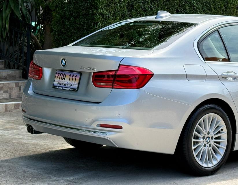2017 BMW 320D F30 LCI รถมือเดียวป้ายแดง รถออกศูนย์ BMW THAILAND รถวิ่งน้อย เข้าศูนย์ทุกระยะ รถไม่เคยมีอุบัติเหตุครับ รูปที่ 9