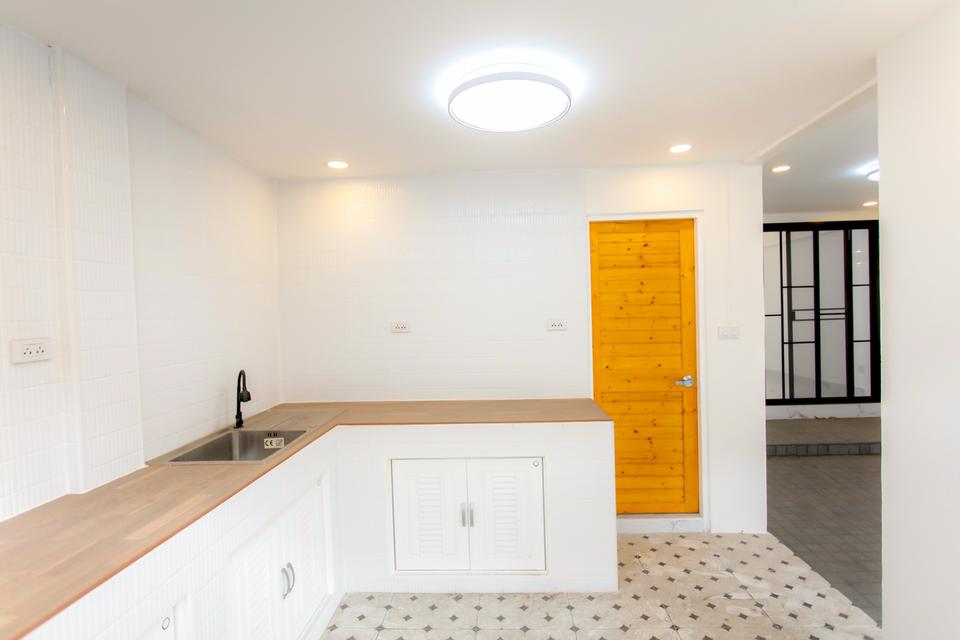 ขายด่วน! ทาวน์โฮม 3 ชั้น ทำเลนวมินทร์ 135 ในหมู่บ้าน Private Villa รีโนเวทใหม่สวยๆ พื้นที่คุ้มๆ รีบทักมาจองเลยค่ะ 3