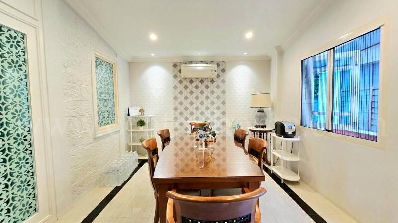 บ้านเดี่ยว 2 หลัง พื้นที่ 387 ตร.วา ซอย ติวานนท์ 46 ใกล้รถไฟฟ้าสายสีชมพู 15