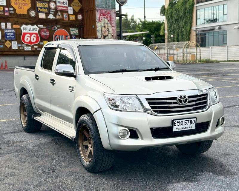 Toyota Vigo 3.0G Double Cab เกียร์ Auto สีบรอนซ์ทอง ปี 2012