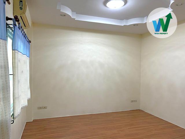 ขายบ้านแฝด 28 ตร.ว สวย น่าอยู่มาก มีเฟอร์นิเจอร์บางส่วน 4 ห้องนอน 3 ห้องน้ำ 3 แอร์ ถ.สรงประภา ใกล้สนามบินดอนเมือง 7