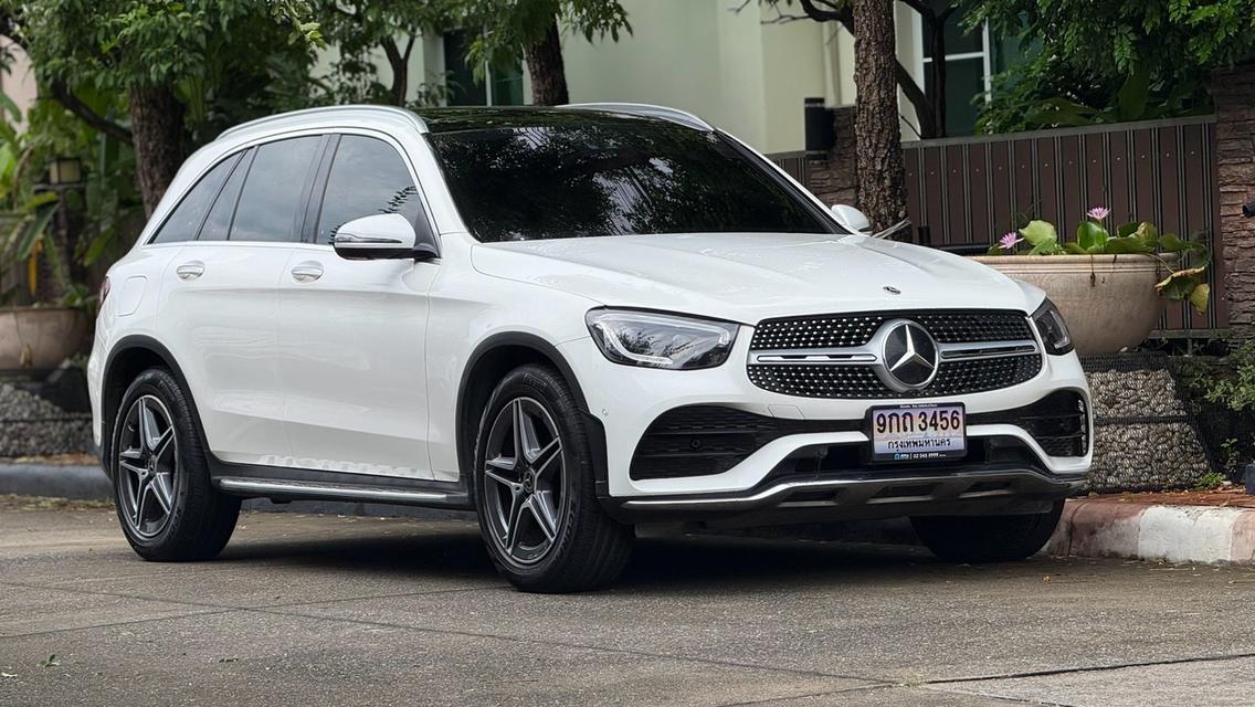 BENZ GLC220d AMG Dynamic ปี 2022 รถมือเดียว ดีเซลตัวท็อป AMG รถสวย ออปชันแน่น SUV หรู ขับดี ประหยัด ใช้งานได้ยาวๆ รูปที่ 3