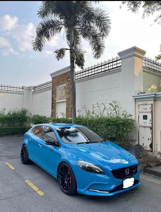 Volvo V40 สีฟ้าสวยๆ