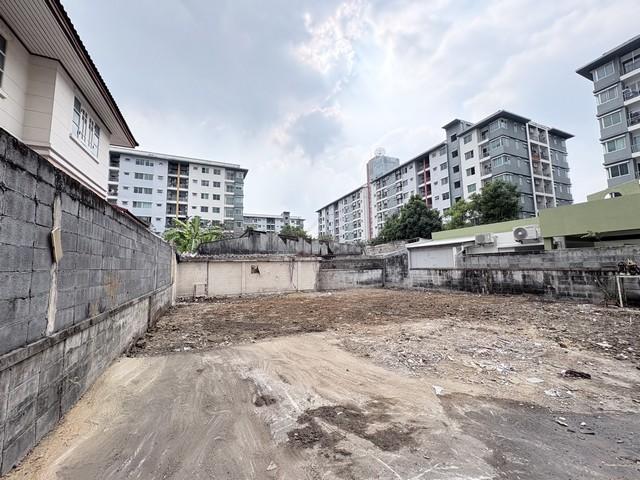 ขายที่ดิน 56 ตรว. เขตห้วยขวาง ประชาอุทิศ เหมาะสร้างบ้าน ใกล้ สนง. เขตห้วยขวาง หน้าหมู่บ้านมี 7-11 ร้านอาหารมากมาย ใกล้ ร 2