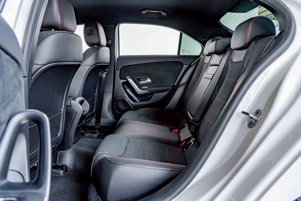 รหัสรถ NP1280 รุ่นรถ : BENZ A200 AMG ปีรถ : 2020 13