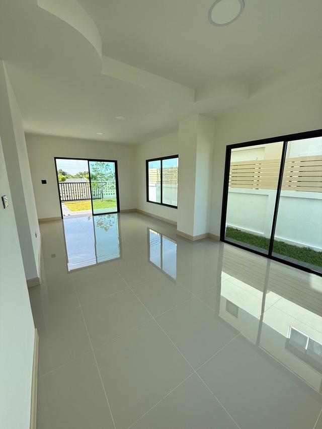 บ้านแฝดพื้นที่ใหญ่ 42.5 ตร.ว. ใกล้เซ็นทรัล–โรจนะ ราคาพิเศษ 2.79 ลบ.* 4