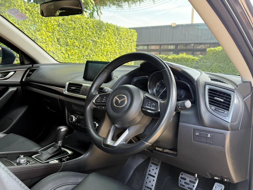 2019 MAZDA 3 2.0 S 5ประตู รถมือเดียวออกป้ายแดง รถวิ่งน้อยเพียง 80,000 กม ประวัติศูนย์ครบ รถไม่เคยมีอุบัติเหตุครับ 10
