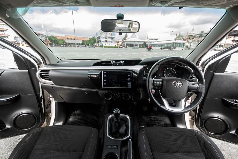 ฟรีดาวน์ ปี 2017 Toyota Revo 2.4E Smart Cab MT สีขาว 6