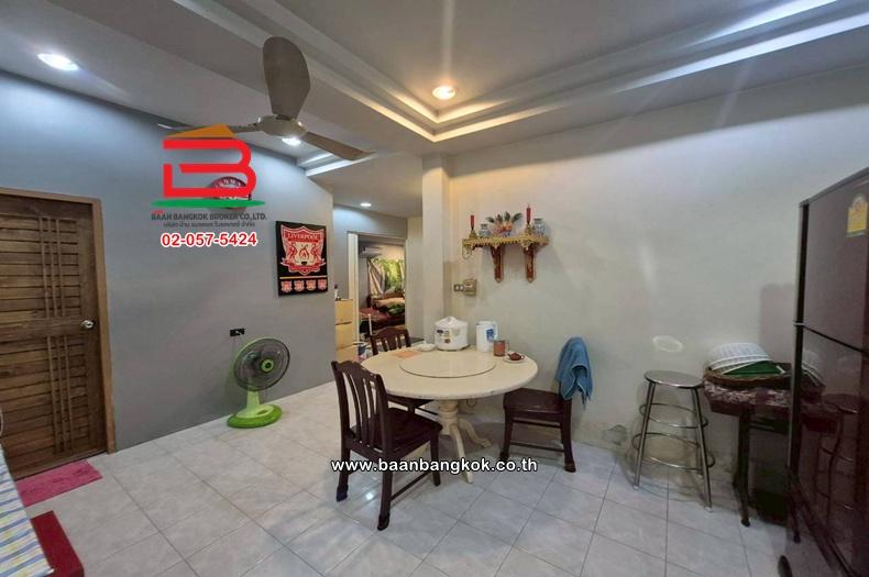 ทาวน์เฮาส์ หมู่บ้านบางใหญ่ซิตี้ (ซอย15) เนื้อที่ 36 ตร.ว. ใกล้ตลาดบางใหญ่ ถนนกาญจนาภิเษก ตำบลเสาธงหิน อำเภอบางใหญ่ นนทบุรี 11