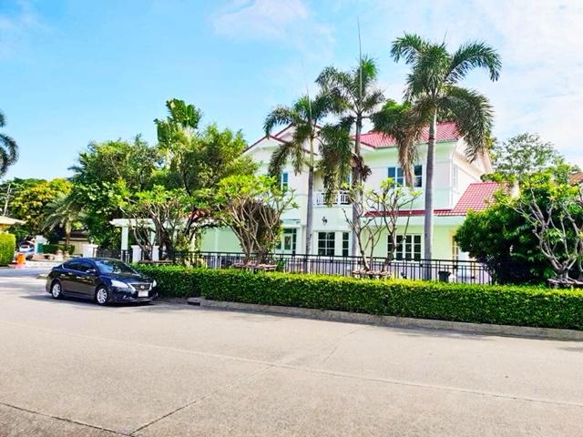 วัชรพล คฤหาสน์ใหญ่ 2หลัง 5นอน ให้เช่า แอร์9ตัว 125 ตร.วา 405 ตร.ม. เฟอร์นิเจอร์บิ้วอินครบ หัวมุมทางด่วนเอกมัย-รามอินทรา 1