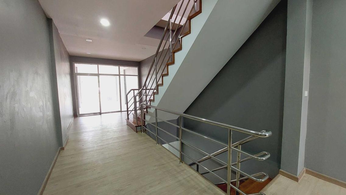 ขายอาคารพาณิชย์ 3.5 ชั้น ปรีดีพนมยงค์ (N.733) 5