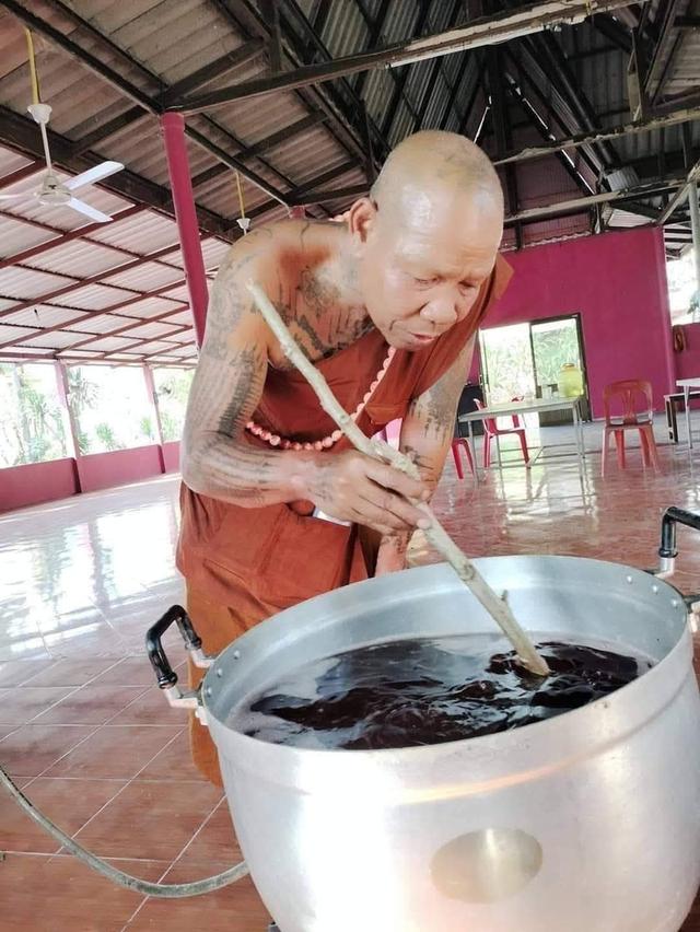 สีผึ้งโครตขุนแผน ปี๒๕๖๖< หลวงปู่อุดมทรัพย์ สิริคุตโต สำนักสงฆ์เวฬุวัน จ.ศรีสะเกษ > รูปที่ 8