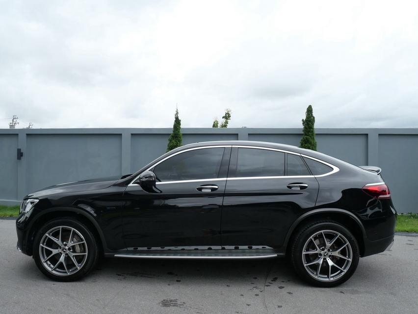 Mercedes-Benz GLC300e Coupe AMG 2021 สีดำ มี MBSP วารันตรีศูนย์เบนซ์ถึง 161029 วิ่งน้อย รถมือเดียว รูปที่ 5