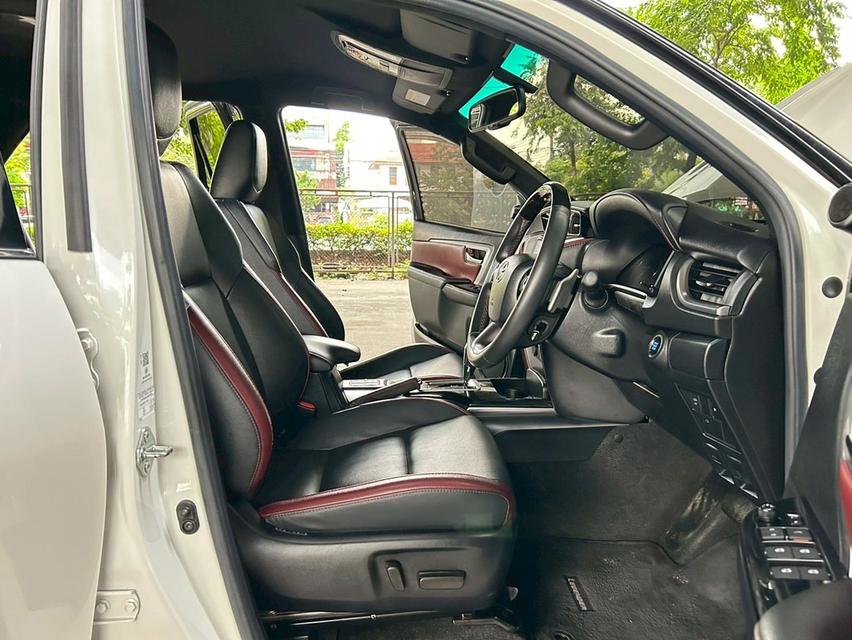 Toyota Fortuner 2.4 Legender 2WD AT ปี 2022 15