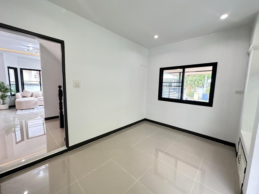 ฟลอร่าวิลล์ สุวินทวงศ์ 14