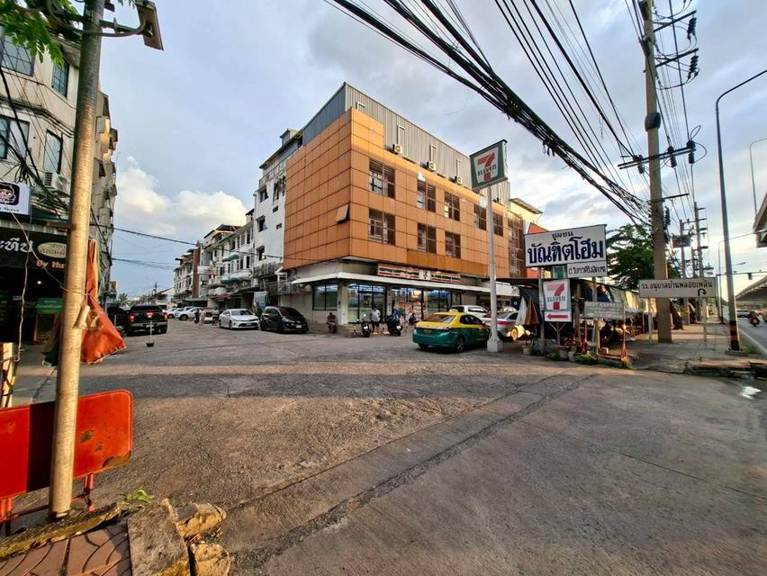 ขายตึก 3 ชั้น 3คูหา ทำเลดี ชุมชนบัณฑิตโฮม ซอยวิภาวดีรังสิต76 ใกล้สนามบินดอนเมือง 4