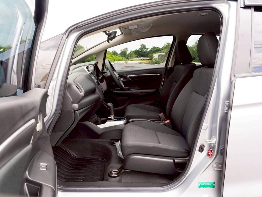 Honda jazz ปี 20 รถสวย สภาพสวย 15