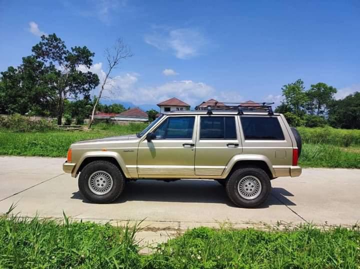 Jeep Cherokee ปี 1995 สีทอง 3