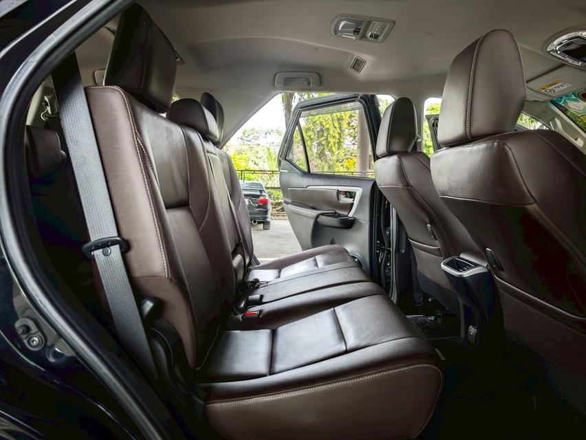 Toyota Fortuner 2.4 V 2WD AT ปี 2019 17
