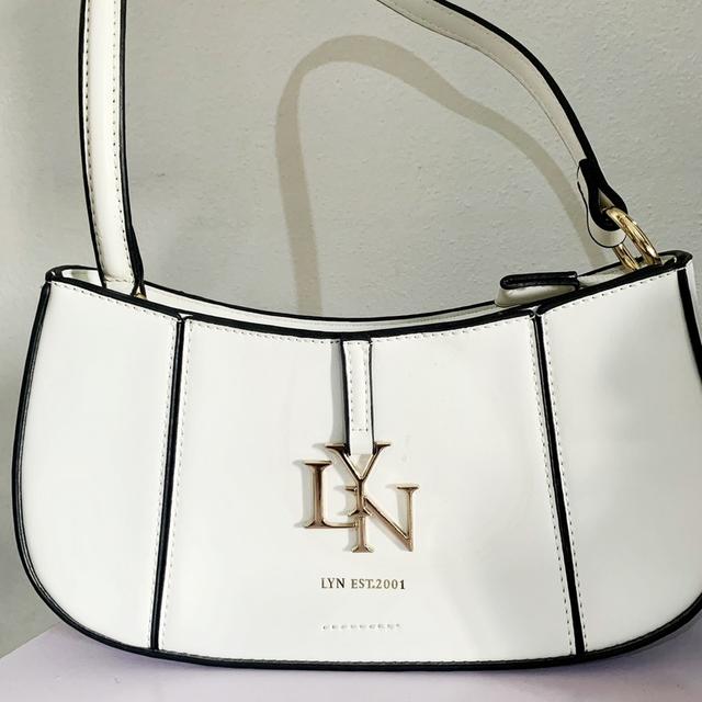 กระเป๋า Lyn  งาน Outlet