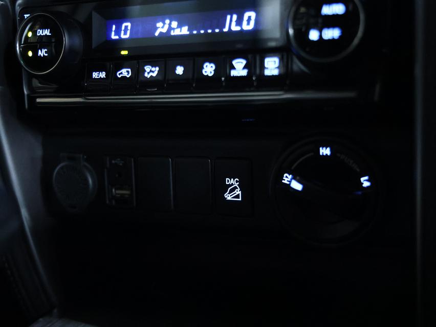 2022 Toyota FORTUNER 2.4 (ปี 15-25) Leader V 4WD SUV AT B5502 รูปที่ 2