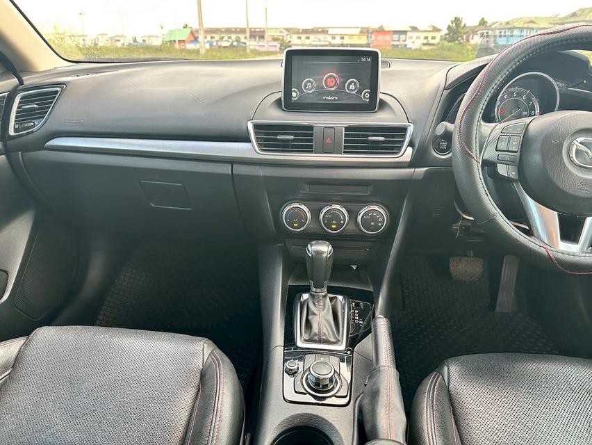 2016 Mazda 3 10