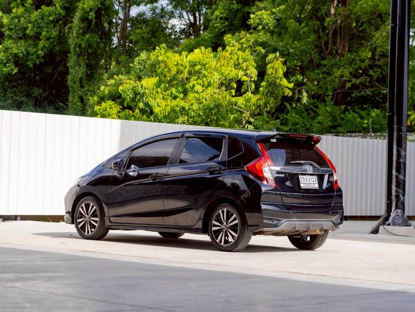 Honda Jazz 1.5RS ปีจด 2019 เข้าศูนย์ทุกระยะ