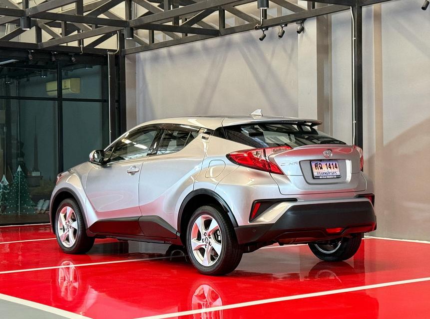 2019 TOYOTA CHR 1.8 MID รุ่น TOP เบนซิน รถมือเดียวออกป้ายแดง รถวิ่งน้อย สภาพป้ายแดง รถไม่เคยมีอุบัติเหตุครับ รูปที่ 6