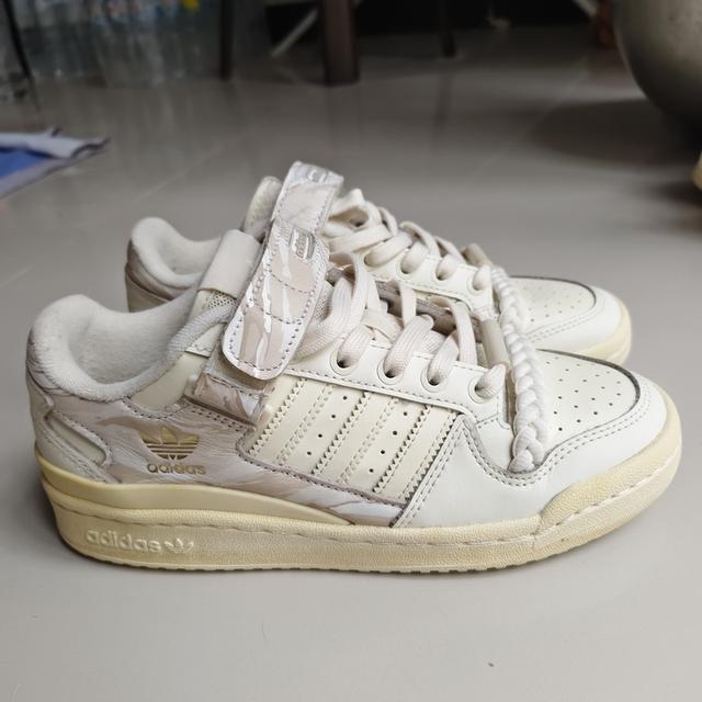 รองเท้า Adidas size 38 23.5
