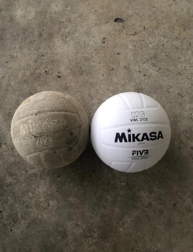 ลูกบอลเลย์บอลสีขาว MIKASA 2