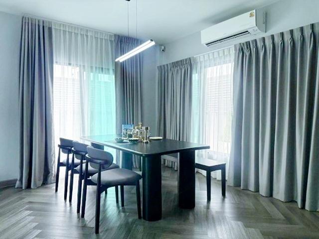 สุขุมวิท-บางนา บางแก้ว รักสัตว์ เมกา บางนา 1.3 กม. ขาย-ให้เช่าบ้าน 2 ชั้น ใหม่ หรูหรา ทันสมัย ตกแต่งสไตล์3 นอน 4 น้ำ 46 2