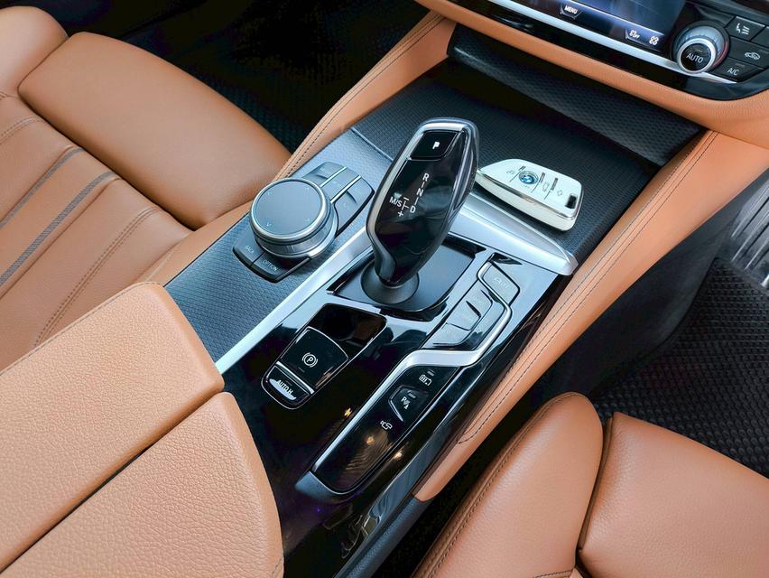รถเข้าใหม่! BMW 530e M Sport LCI ปี 2021 สีขาว 16