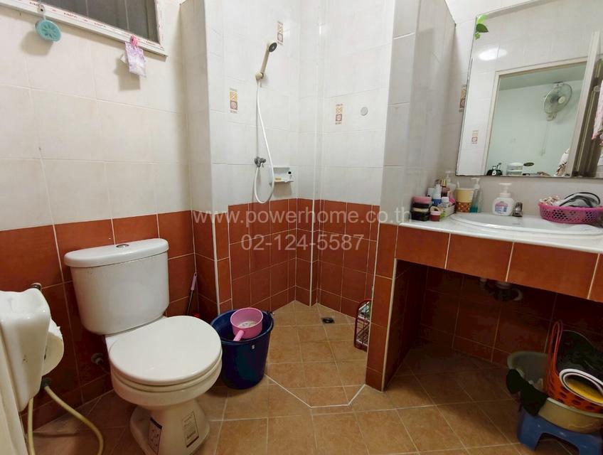 หมู่บ้านอู่ทองเพลส 6 ซอยเปียร์นนท์ ใกล้โรงพยาบาลสินแพทย์ ลำลูกกา ถนนลำลูกกา ต.คูคต อ.ลำลูกกา จ. ปทุมธานี 12
